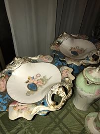 ANTIQUE GOLD PAINTED FOOTED BOWLS