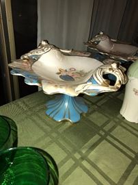 ANTIQUE GOLD PAINTED FOOTED BOWLS