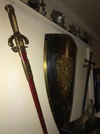 COLLECTIBLE SWORDS / SHIELD