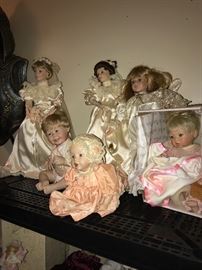 COLLECTION OF DOLLS
