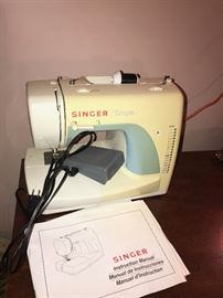 SINGER SEWING MACHINE
