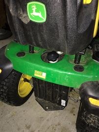LIKE NEW JOHN DEERE D170 RIDING MOWER 54 in. 25 HP V-Twin Hydrostatic Front-Engine
-ONLY 45 HOURS