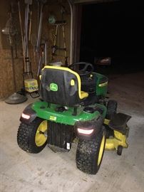 LIKE NEW JOHN DEERE D170 RIDING MOWER 54 in. 25 HP V-Twin Hydrostatic Front-Engine
-ONLY 45 HOURS
