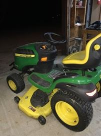 LIKE NEW JOHN DEERE D170 RIDING MOWER 54 in. 25 HP V-Twin Hydrostatic Front-Engine
-ONLY 45 HOURS