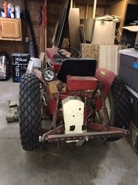 INTERNATIONAL 184 TRACTOR