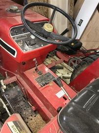 INTERNATIONAL 184 TRACTOR