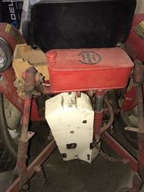 INTERNATIONAL 184 TRACTOR