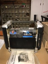 DELTA 12 1/2" PORTABLE PLANER MODEL 22-560