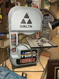 DELTA 9"BAND SAW