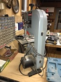 DELTA 9"BAND SAW