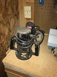 BLACK AND DECKER ROUTER 1HP