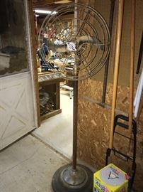 ANTIQUE FRESH'ND -AIRE CIRCULATOR INDUSTRIAL FLOOR FAN