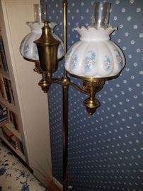 Vintage electric floor lamp.  Excellent condition! 