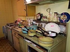 Set of 4 blue club pans and 1 yellow one