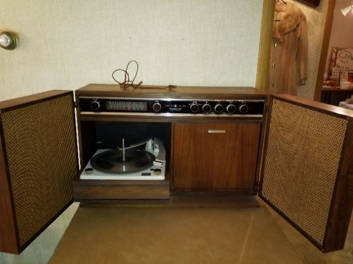 Old Generalv electric stereo and record player
