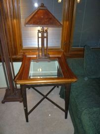 WOOD/METAL/GLASS SIDE TABLE, LAMP