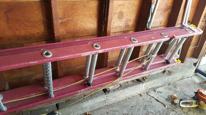 Fiberglass extension ladder, great shape.