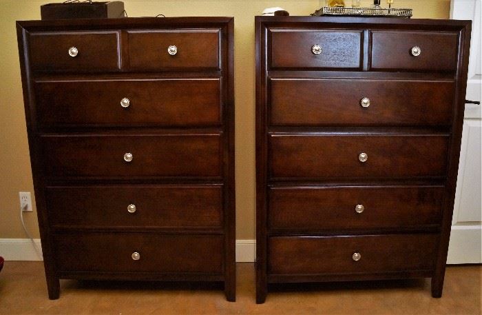 Pair of marching dressers - part of a 6 pc bedroom set