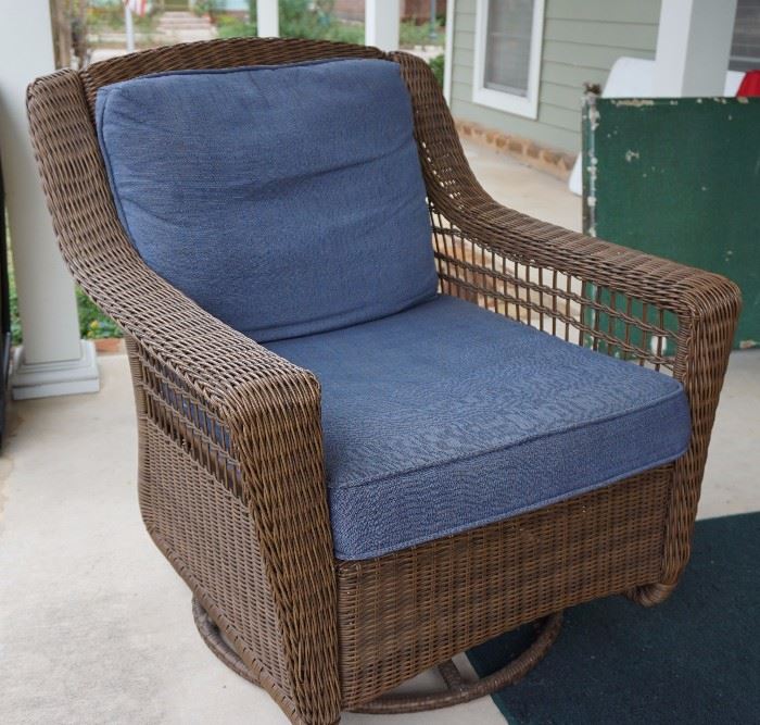 4 pc patio set - one of 2 swivel chairs
