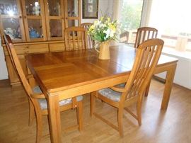dining table w/6 chairs & leaf