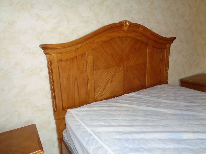 queen bed, very nice mattress
