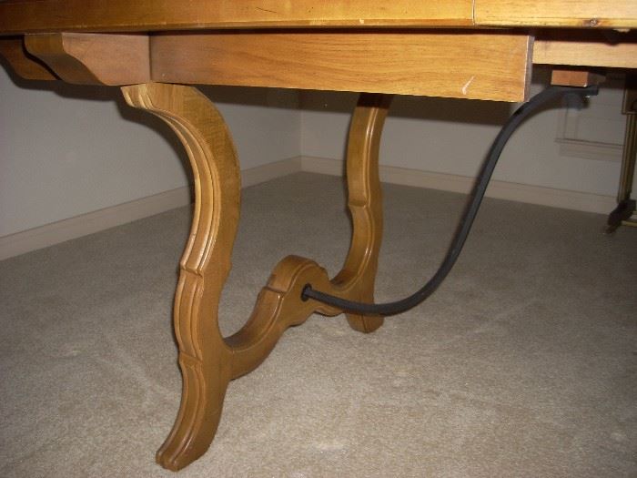 Detail of the legs to the Dining Table set