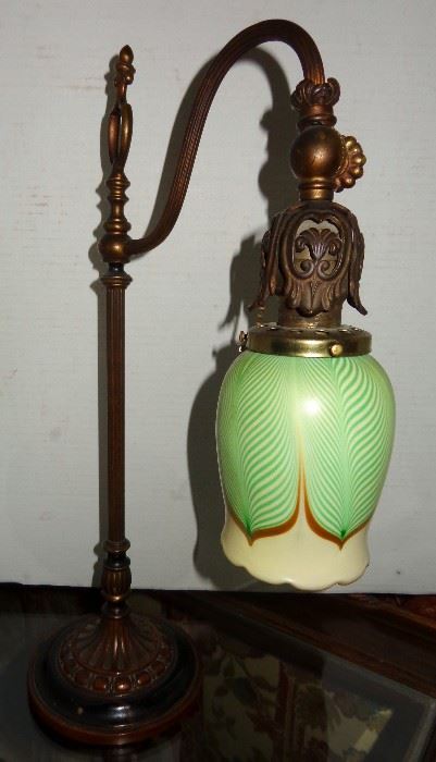 ANTIQUE ART NOUVEAU PULLED FEATHER TABLE LAMP, IN THE STYLE OF LOETZ  TIFFANY