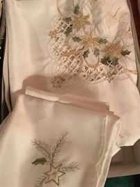 Christmas Linen (Tablecloth & Napkins)