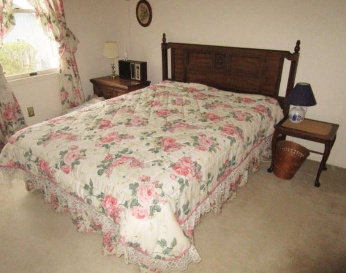 Queen size bed w/ headboard, side tables, lamps