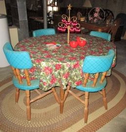 Kitch table & 4 chairs, (table used for crafts)