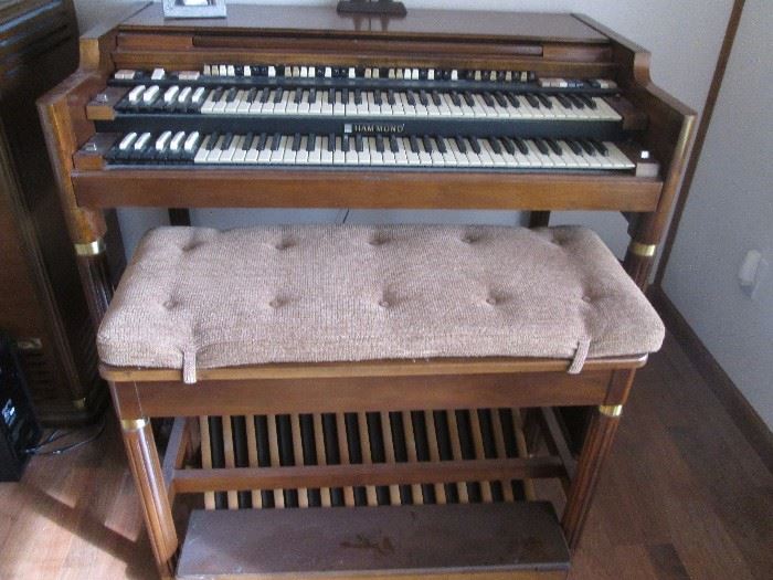 Hammond Organ B3000 with Leslie Speaker and Bench.  Excellent condition.