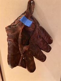 Antique catcher's mitt