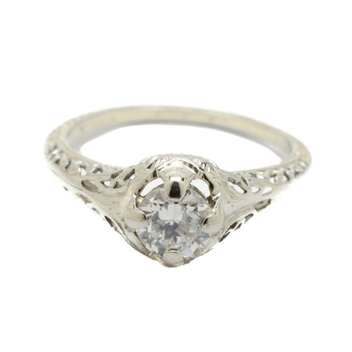 Late Edwardian 18K White Gold Solitaire Diamond Engagement Ring: A late Edwardian 18K white gold filigree engagement ring showcasing a single diamond.
