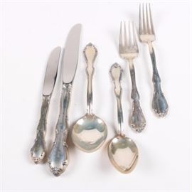 Towle Sterling Silver "Fontana" Single Service Flatware Set: A Towle sterling silver single service flatware set. The set in the Fontana pattern includes a one salad fork, one dinner fork, one soup spoon, one tablespoon, a dinner knife, and a butter knife. The undersides of the pieces are marked, “Towle Serling” and “Fontana.” The total approximate weight excluding the hollow handled knives is 5.175 ozt.