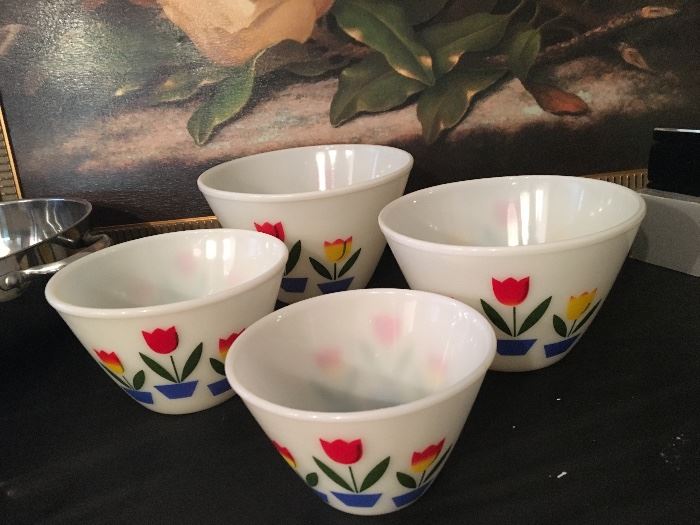 Vintage Fire King Glass Mixing Bowls 'tulips' 