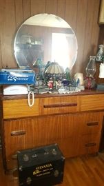 Dresser With Mirror