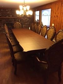 DESIGNER DINING ROOM SUITE OPENS TO 13 FT WITH PADDING AND EXTRAS WOW 14 DINING CHAIRS IN TOTAL TWO CAPTAINS CHAIRS