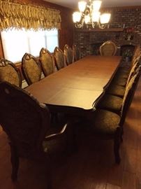 DESIGNER DINING ROOM SUITE OPENS TO 13 FT WITH PADDING AND EXTRAS WOW 14 DINING CHAIRS IN TOTAL TWO CAPTAINS CHAIRS