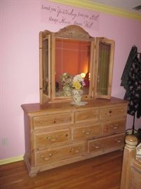 PINE BEDROOM QUEEN SPOTLESS COMPLETE