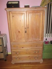 PINE BEDROOM QUEEN SPOTLESS COMPLETE