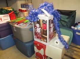 STUNNING DESIGNER QUALITY HOLIDAY OUTDOOR AND INDOOR DECORATIONS ~ SAVE ON YOUR DECORATING SHOPPING!!