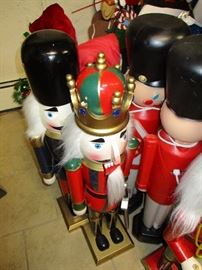 STUNNING DESIGNER QUALITY HOLIDAY OUTDOOR AND INDOOR DECORATIONS ~ SAVE ON YOUR DECORATING SHOPPING!!