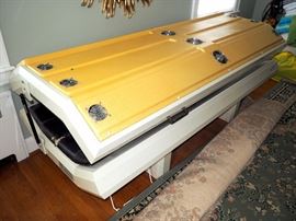 SunTana WolfSystem Extra Wide Commerical Tanning Bed, Model SW-24, 24 Bulbs With 24 Fans