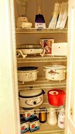 Variety of crock pots, blender & other kitchen items