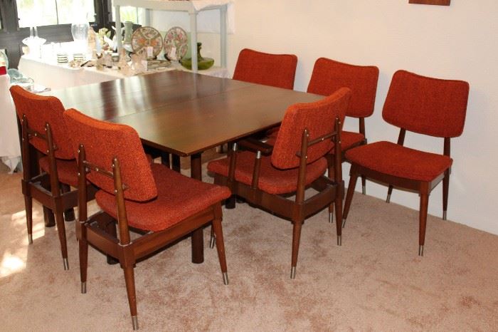 Willett Mid-century Modern Dining Set with 8 Chairs and 2 leaves!