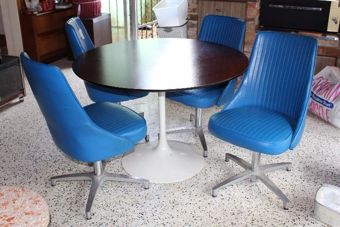 Chromecraft Table and 4 Chairs