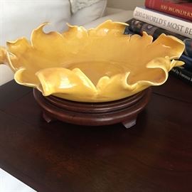 10" Gold Porcelain Bowl w/stand