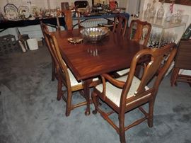 LOVELY DR table and chairs - sold as a SET