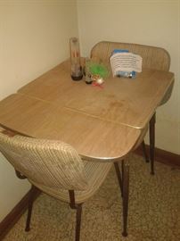 unusual small vintage dinette set with drop leaf 