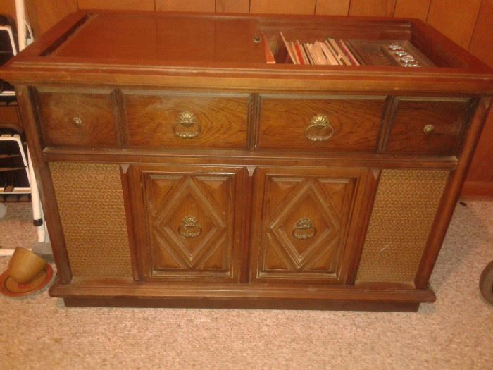 Vintage stereo console that works